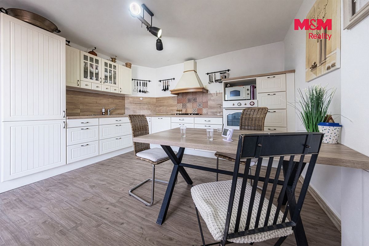 Prodej rodinného domu 300 m², pozemek 3109 m² – fotografie 2
