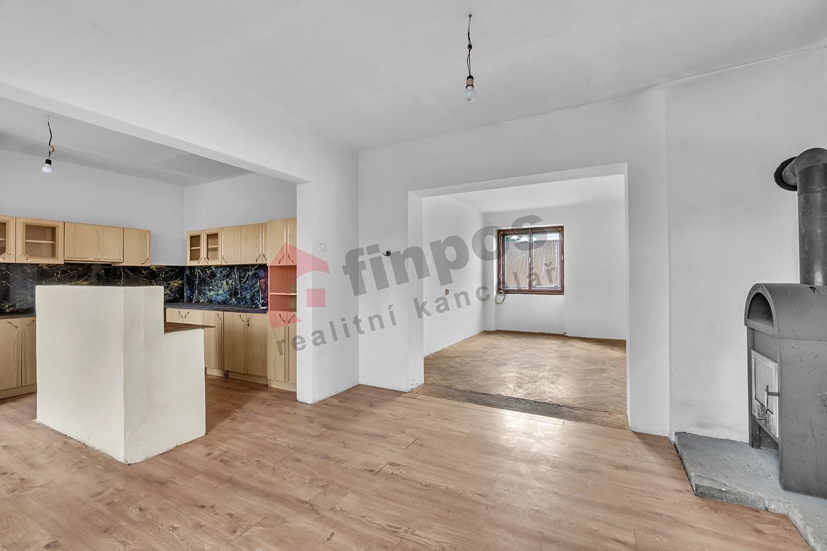 Prodej rodinného domu 310 m², pozemek 1757 m² – fotografie 4