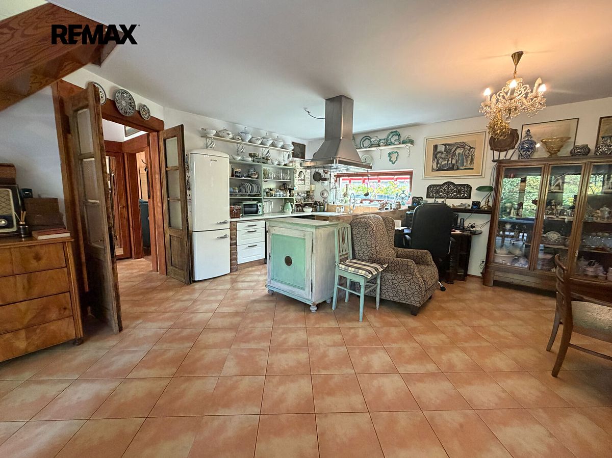 Prodej rodinného domu 168 m², pozemek 610 m² – fotografie 2