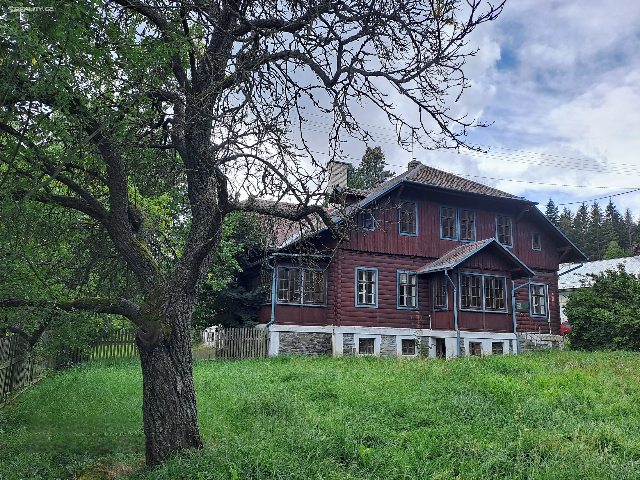 Prodej rodinného domu 297 m², pozemek 2021 m²