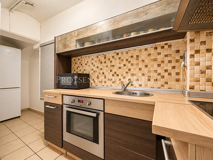 Prodej komerčního prostoru, 180 m² (21 z 30)