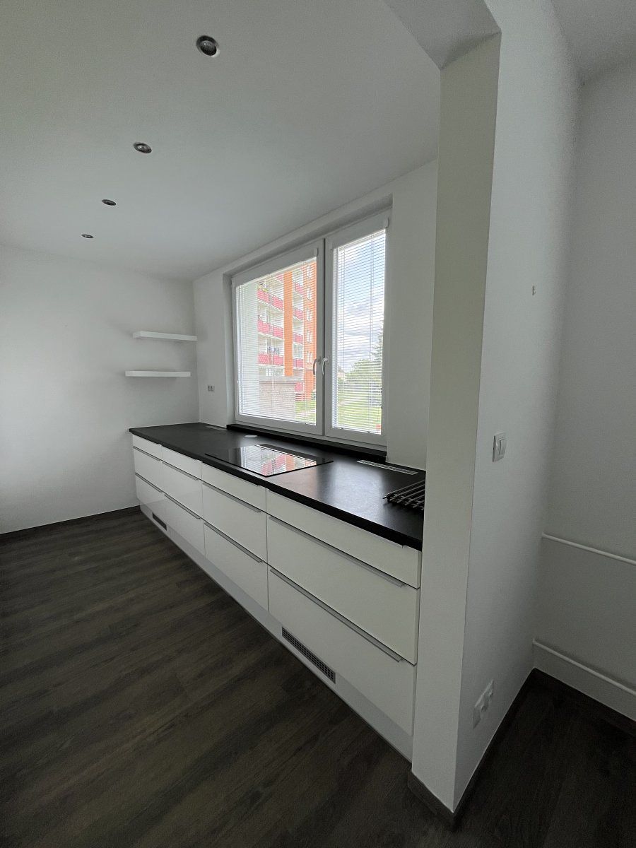Pronájem bytu 4+kk 84 m² – fotografie 3