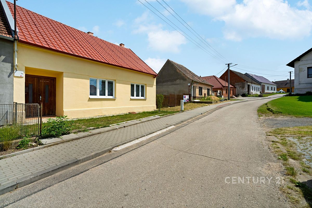 Prodej rodinného domu 75 m², pozemek 917 m² – fotografie 2