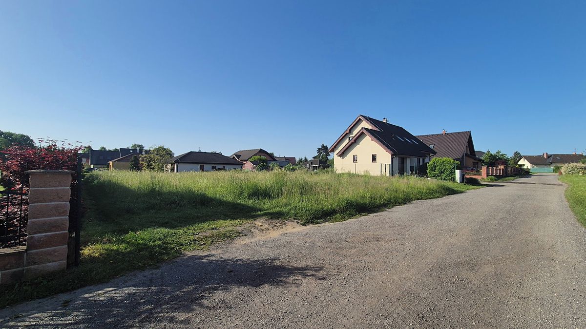 Prodej stavebního pozemku 859 m² – fotografie 2