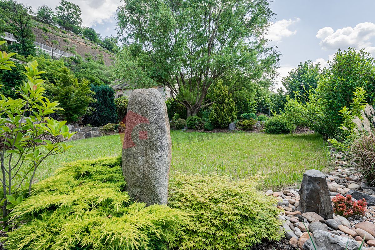 Prodej rodinného domu 415 m², pozemek 576 m² – fotografie 2