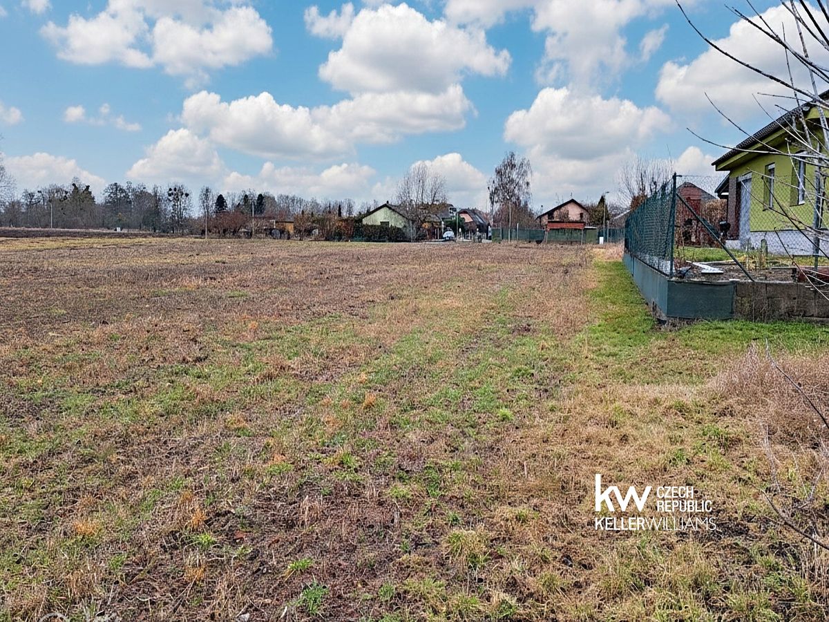 Prodej stavebního pozemku 2733 m²