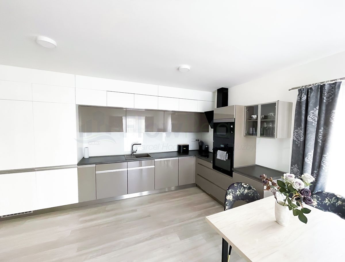 Pronájem bytu 3+kk 82 m² – fotografie 3