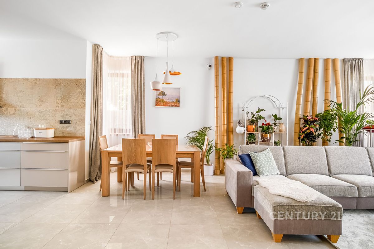Prodej rodinného domu 246 m², pozemek 1219 m² – fotografie 5