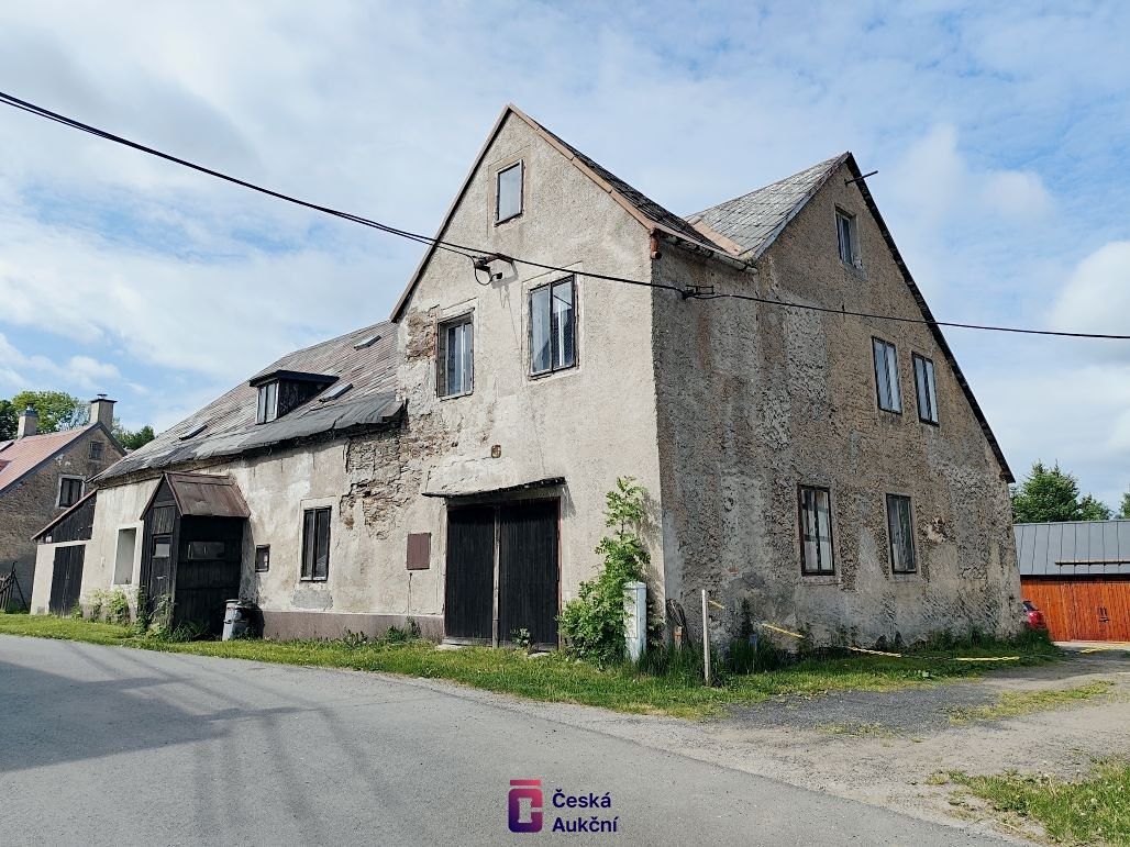Prodej rodinného domu 293 m², pozemek 484 m² – fotografie 2