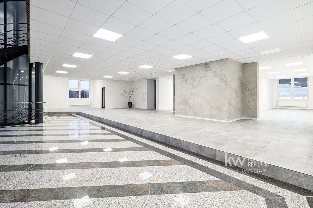 Pronájem obchodního prostoru 427 m² – fotografie 2
