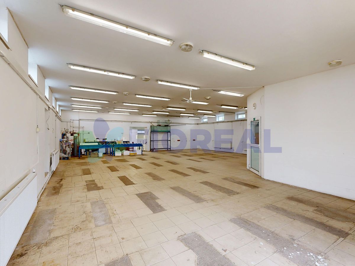 Prodej výrobní haly, prostoru 320 m² – fotografie 3
