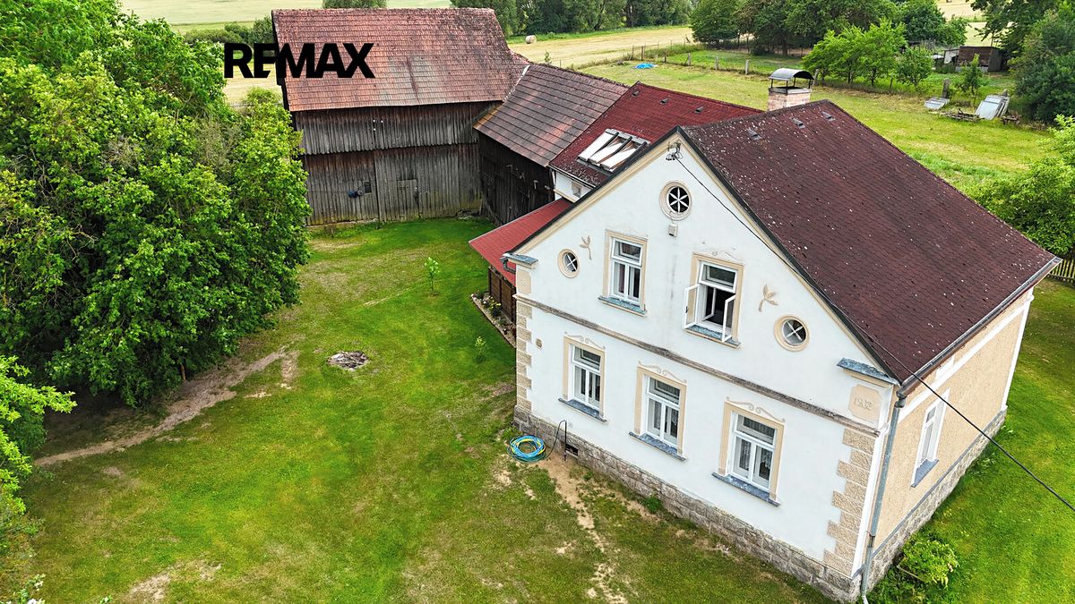 Prodej rodinného domu 300 m², pozemek 3129 m² – fotografie 2