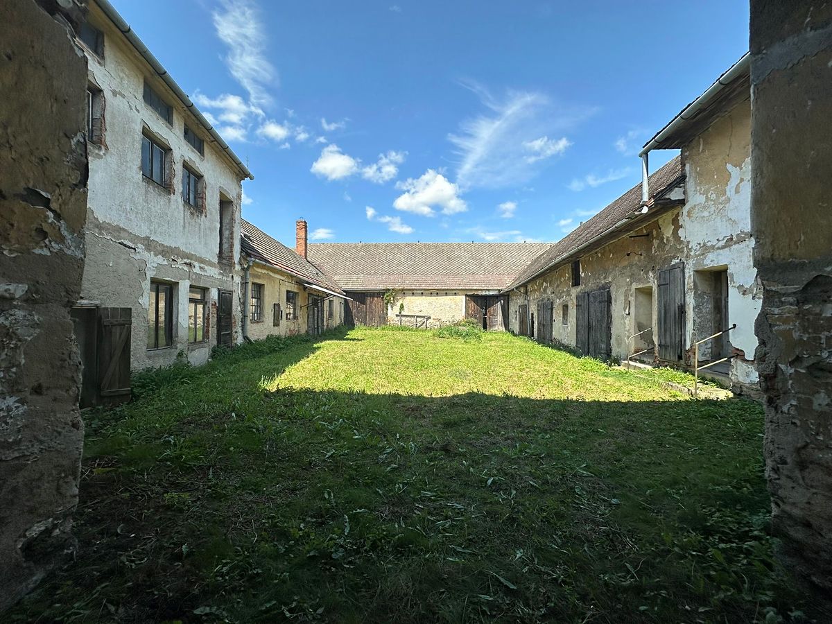 Prodej zemědělské usedlosti 2300 m², pozemek 4487 m² – fotografie 4