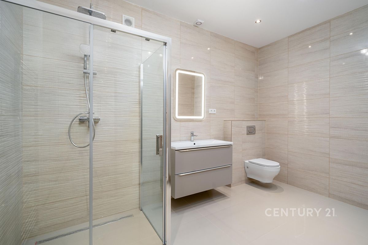 Prodej rodinného domu 253 m², pozemek 426 m² – fotografie 5