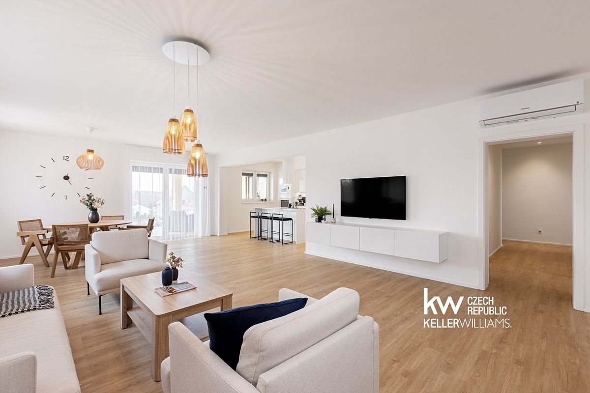 Prodej rodinného domu 186 m², pozemek 893 m² – fotografie 2