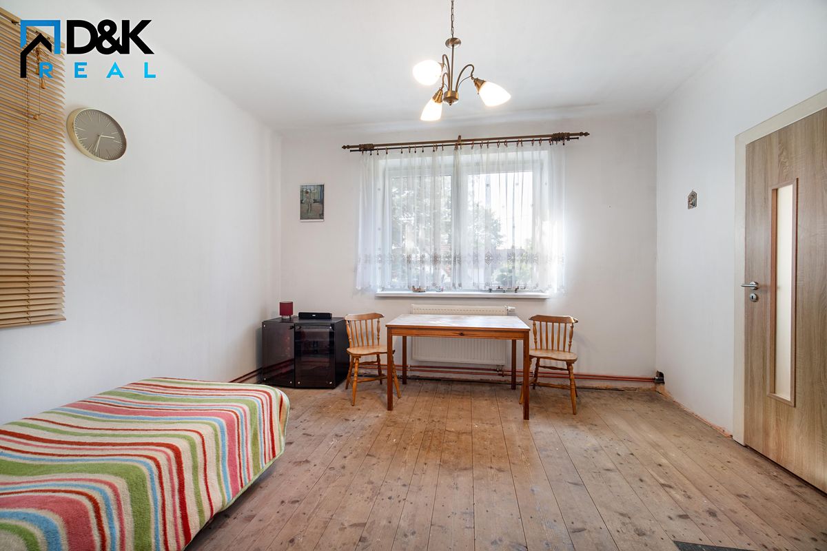 Prodej rodinného domu 213 m², pozemek 674 m² – fotografie 4