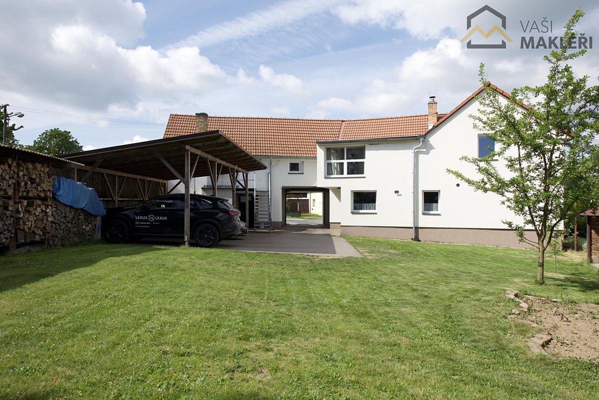 Prodej rodinného domu 280 m², pozemek 792 m²