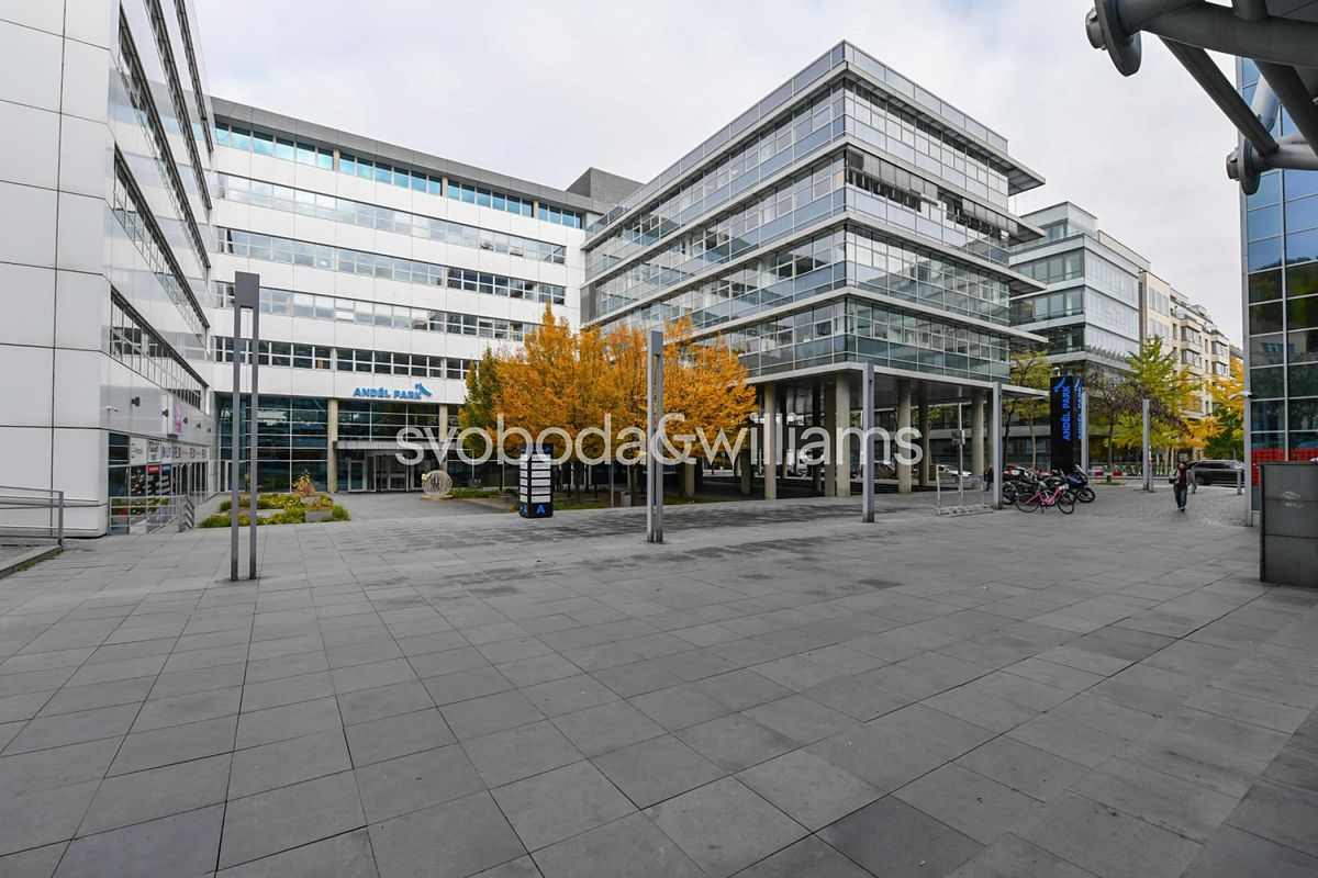 Pronájem kanceláře 607 m² – fotografie 4