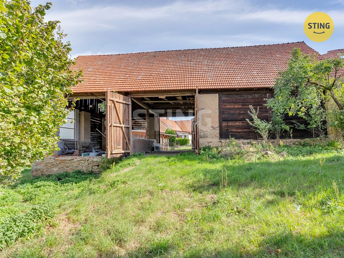 Prodej rodinného domu 224 m², pozemek 2611 m² – fotografie 3