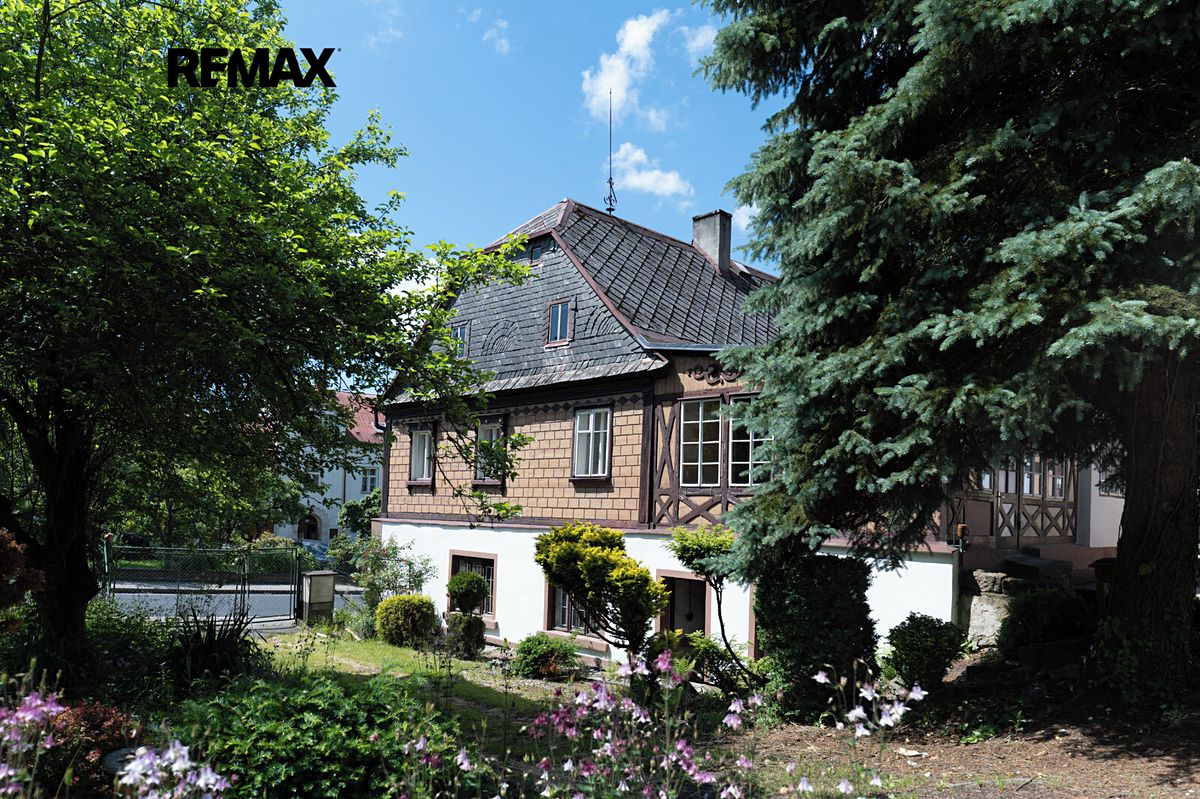 Prodej rodinného domu 500 m², pozemek 551 m² – fotografie 2