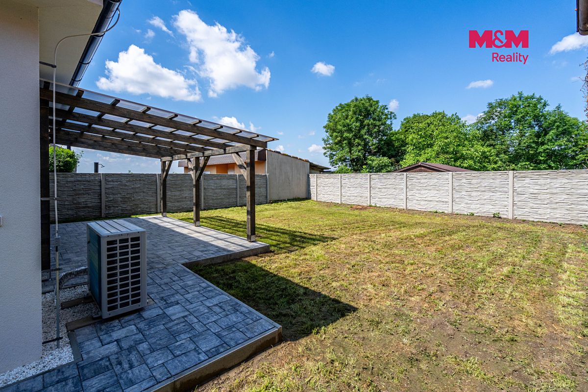 Prodej rodinného domu 113 m², pozemek 448 m² – fotografie 2