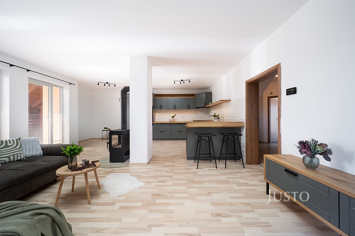 Prodej rodinného domu 141 m², pozemek 385 m² – fotografie 2