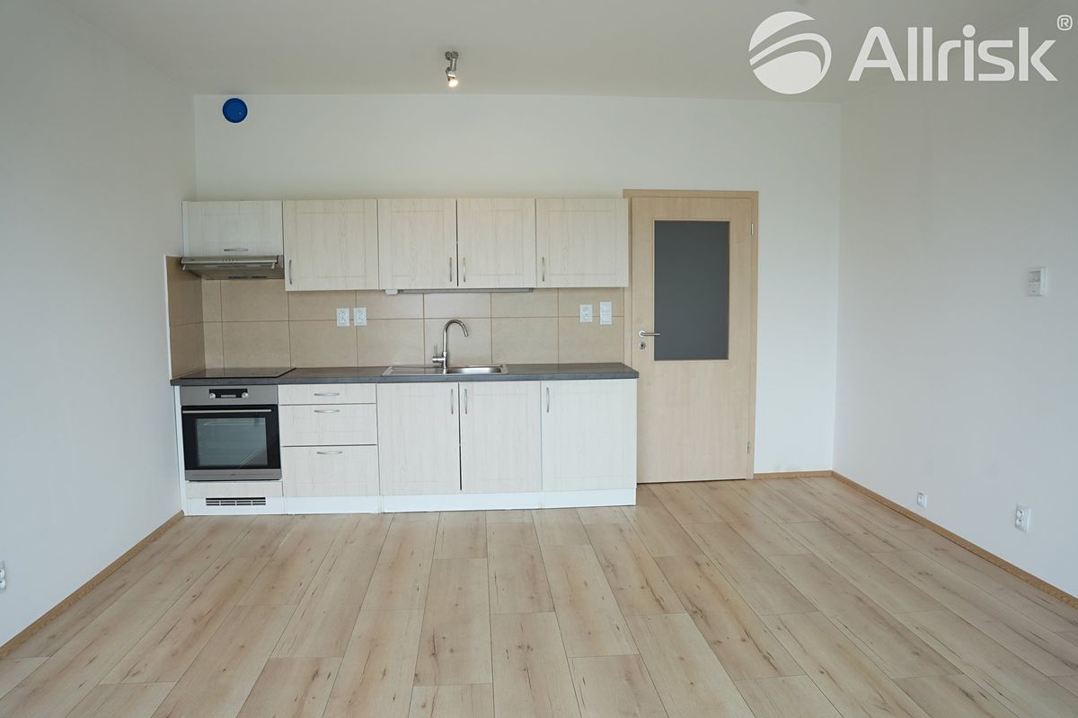 Pronájem bytu 1+kk 31 m² – fotografie 3