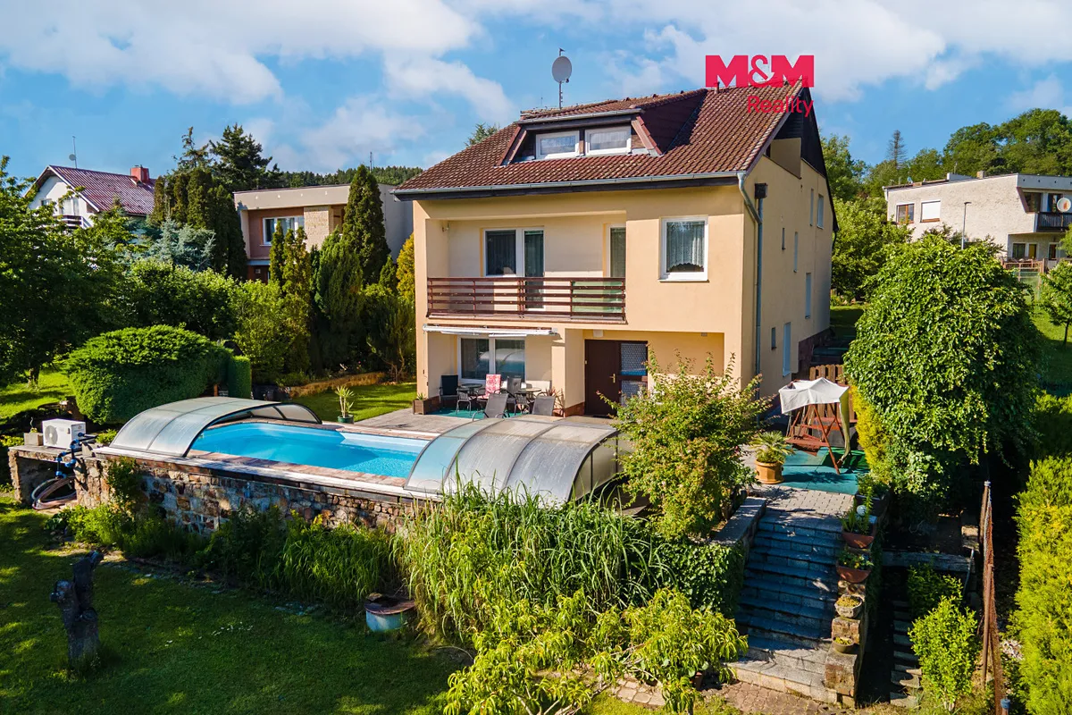 Prodej rodinného domu 218 m², pozemek 1134 m²