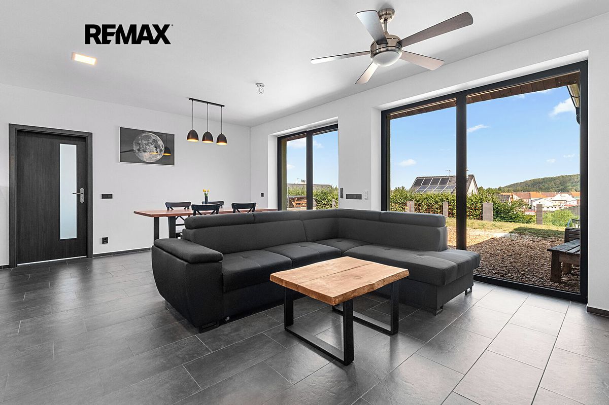 Prodej rodinného domu 176 m², pozemek 946 m² – fotografie 3