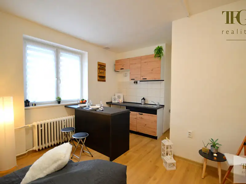 Prodej bytu 1+kk 25 m², Praha – náhled fotky 1