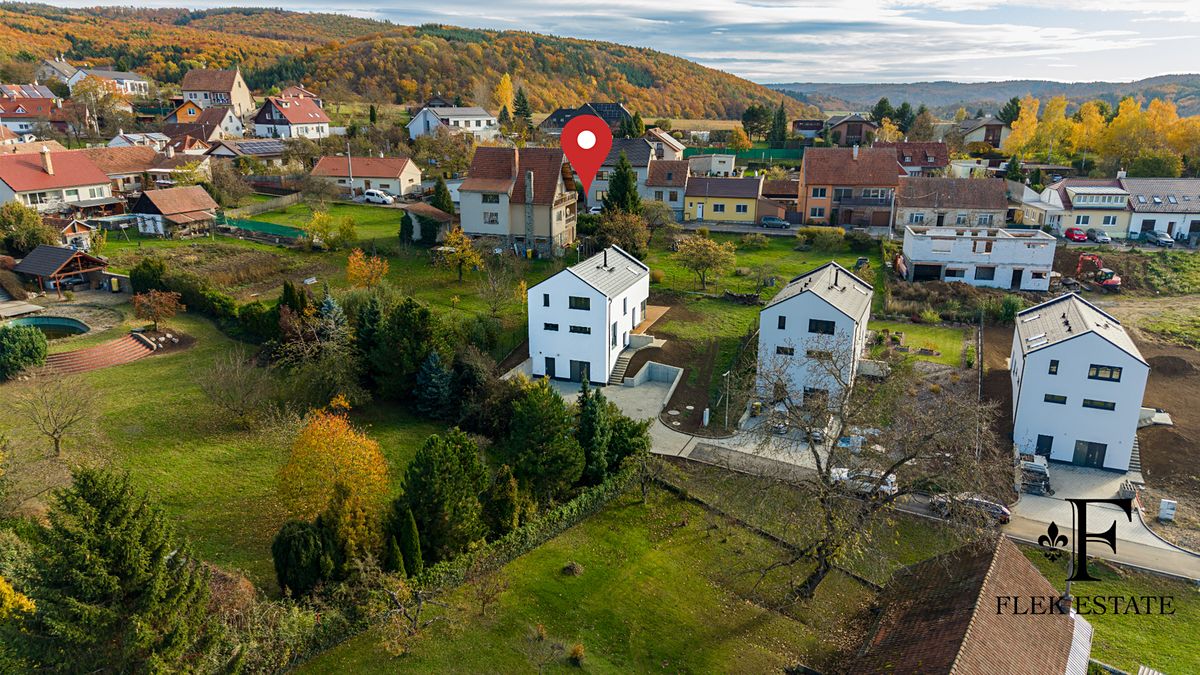 Prodej rodinného domu 213 m², pozemek 705 m² – fotografie 2