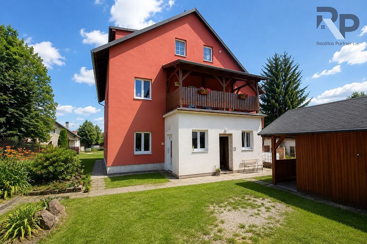 Prodej rodinného domu 319 m², pozemek 1006 m²