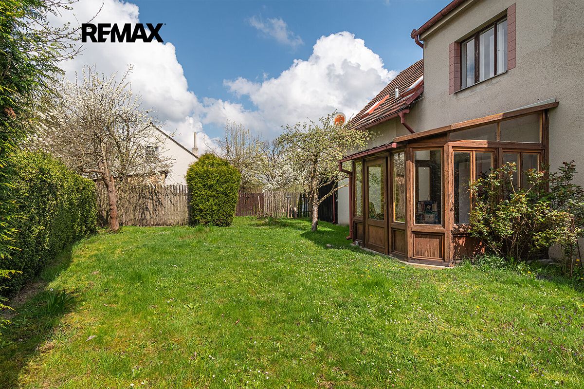 Prodej rodinného domu 240 m², pozemek 1122 m² – fotografie 3