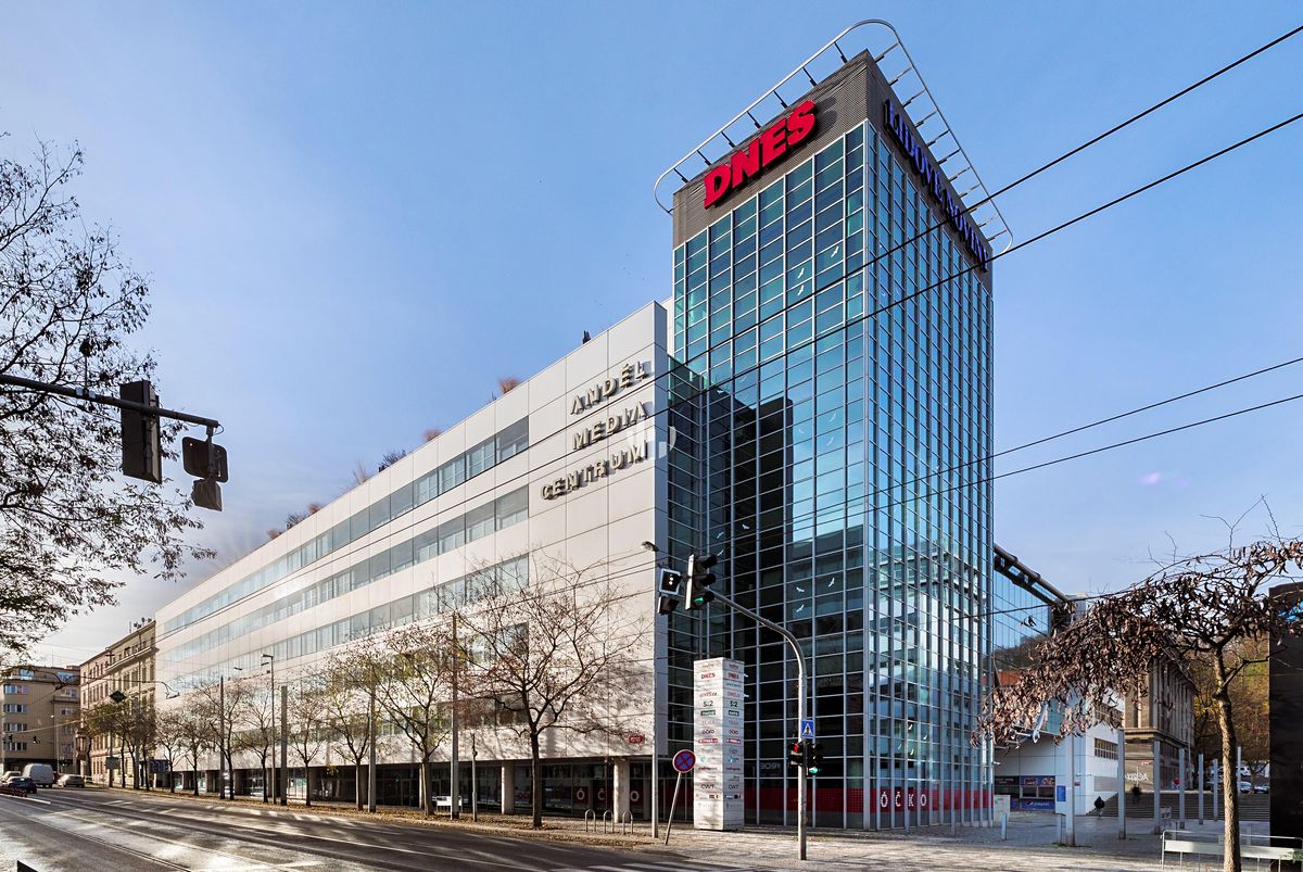 Pronájem kanceláře 1150 m²