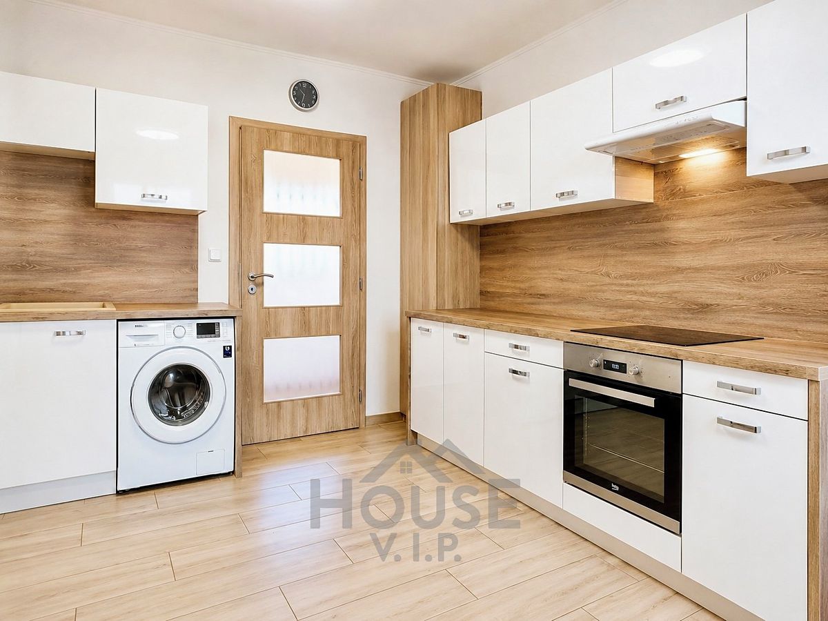 Prodej rodinného domu 211 m², pozemek 374 m² – fotografie 3