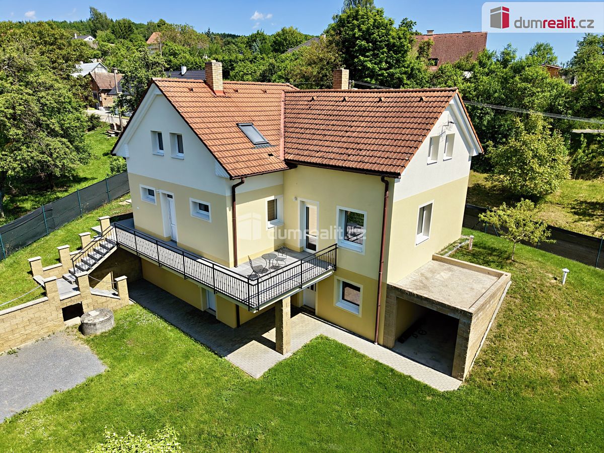 Prodej rodinného domu 247 m², pozemek 1024 m² – fotografie 4