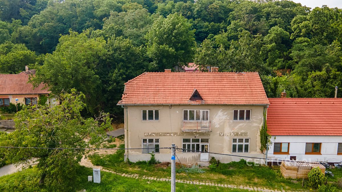 Prodej rodinného domu 228 m², pozemek 874 m² – fotografie 2