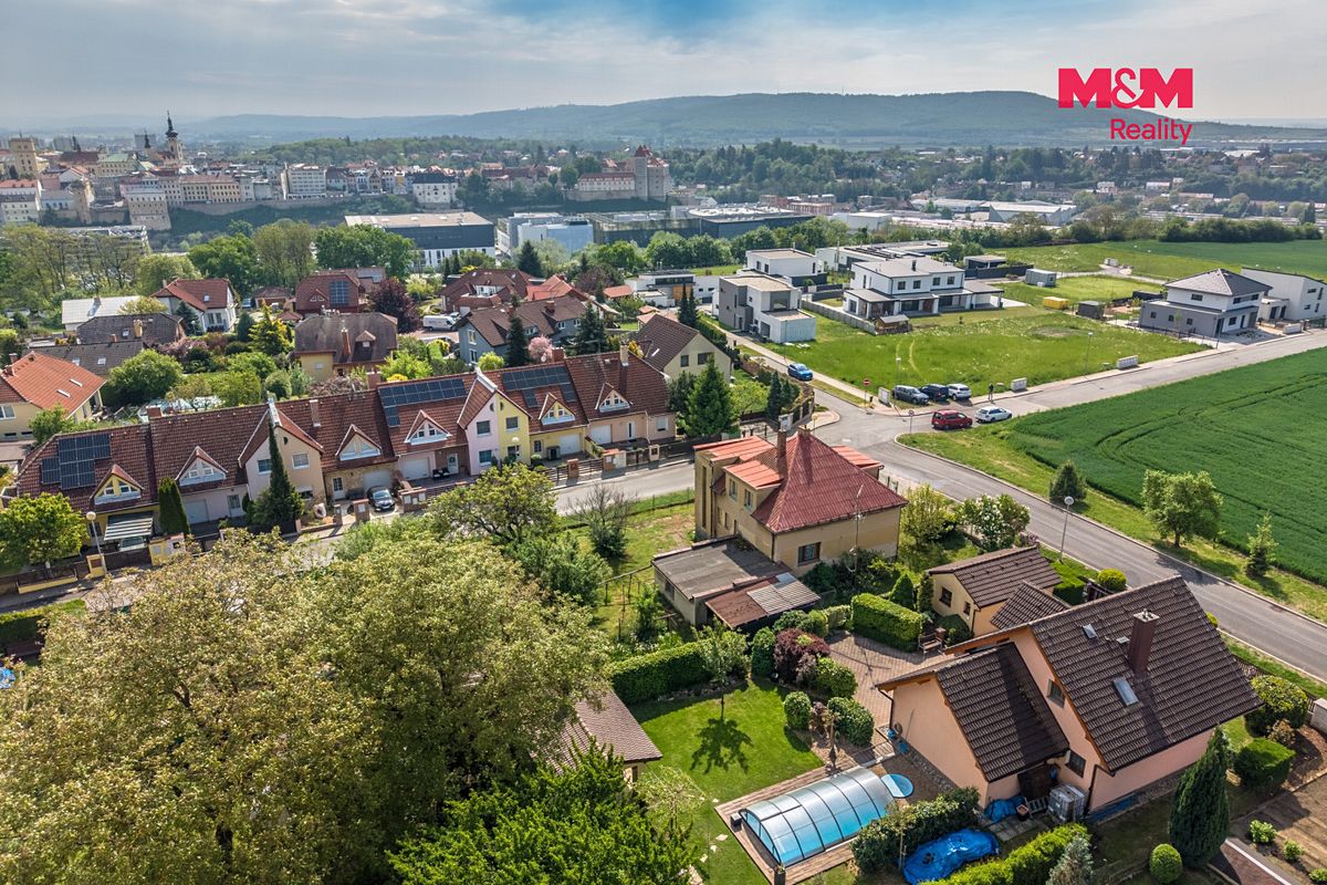 Prodej rodinného domu 140 m², pozemek 886 m² – fotografie 4