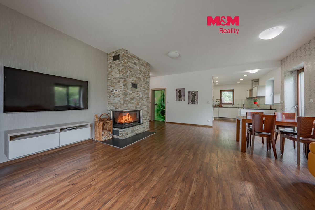 Prodej rodinného domu 220 m², pozemek 1559 m²