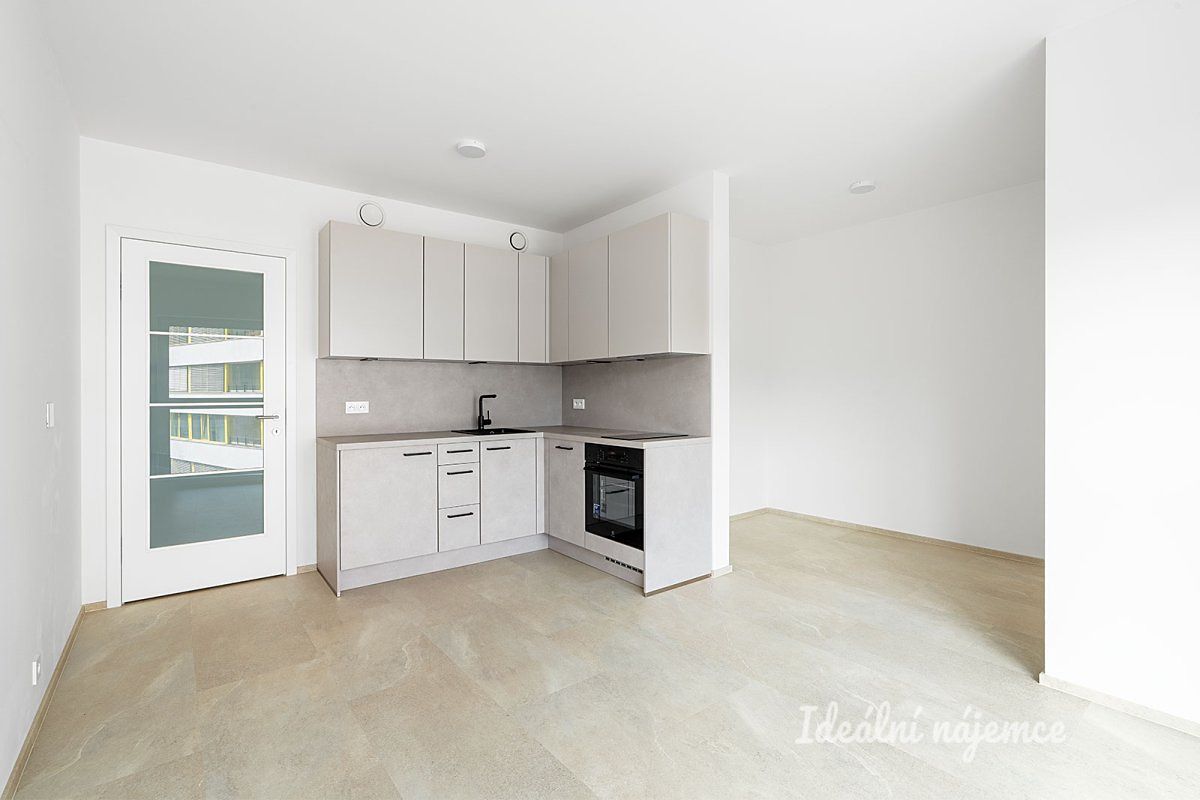 Pronájem bytu 1+kk 29 m² – fotografie 2