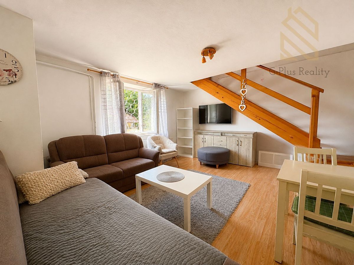 Prodej rodinného domu 290 m², pozemek 699 m² – fotografie 2