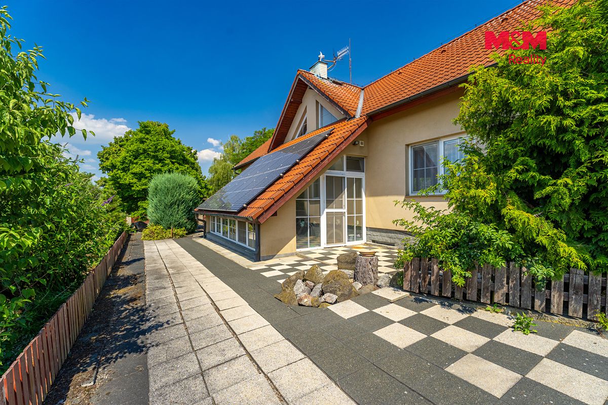 Prodej rodinného domu 281 m², pozemek 1613 m² – fotografie 4