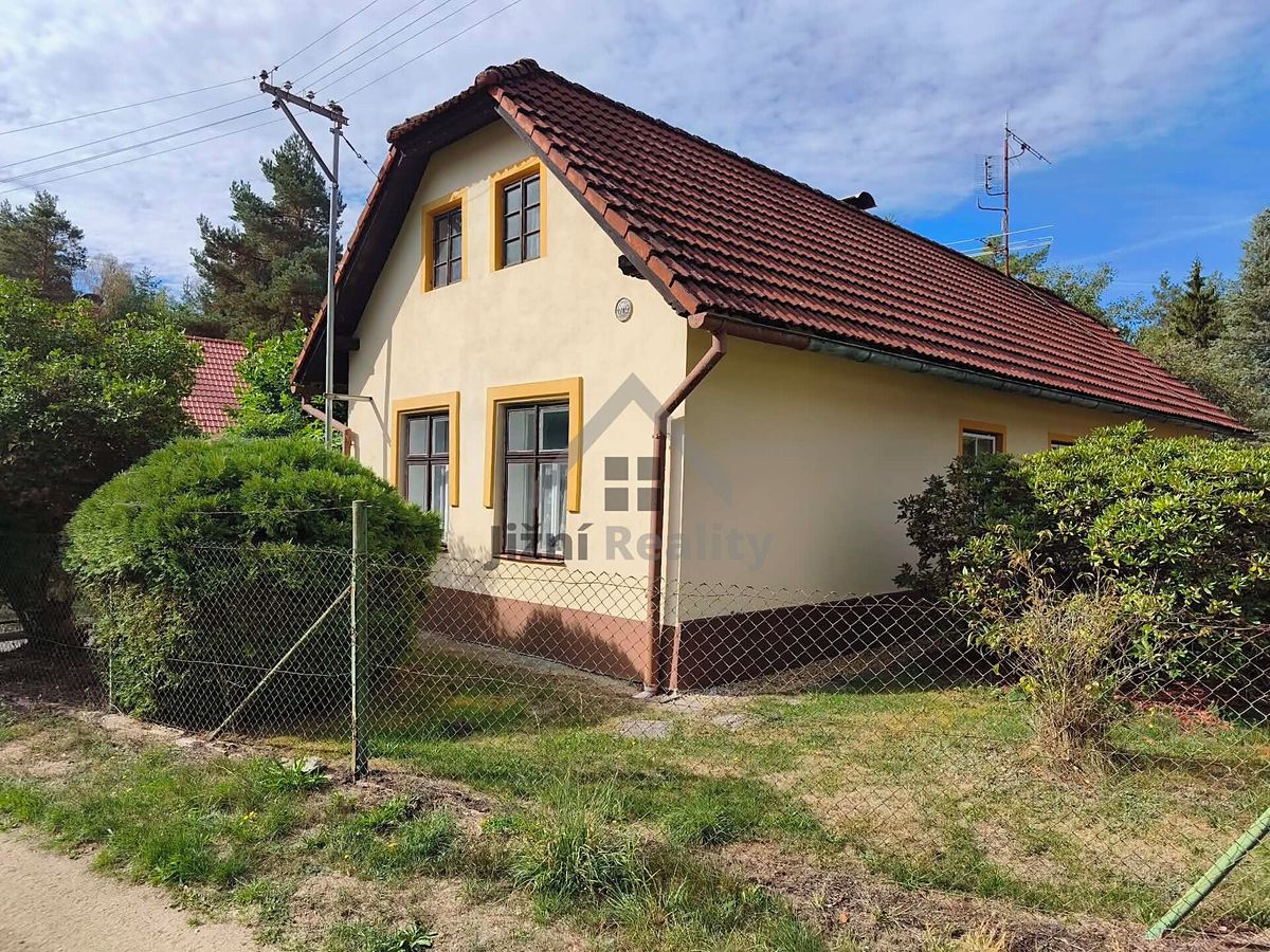 Prodej rodinného domu 250 m², pozemek 2252 m²