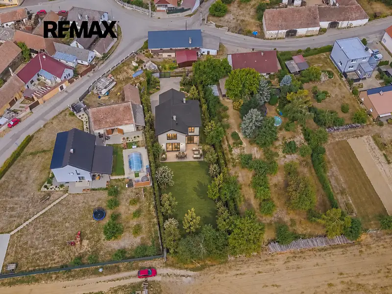 Prodej stavebního pozemku 1472 m², Dolní Lažany – náhled fotky 2