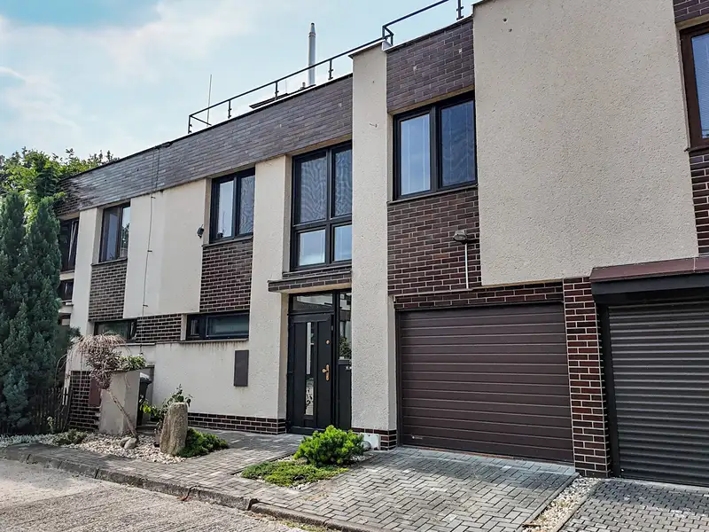 Prodej rodinného domu 232 m², pozemek 148 m², Pardubice – náhled fotky 2