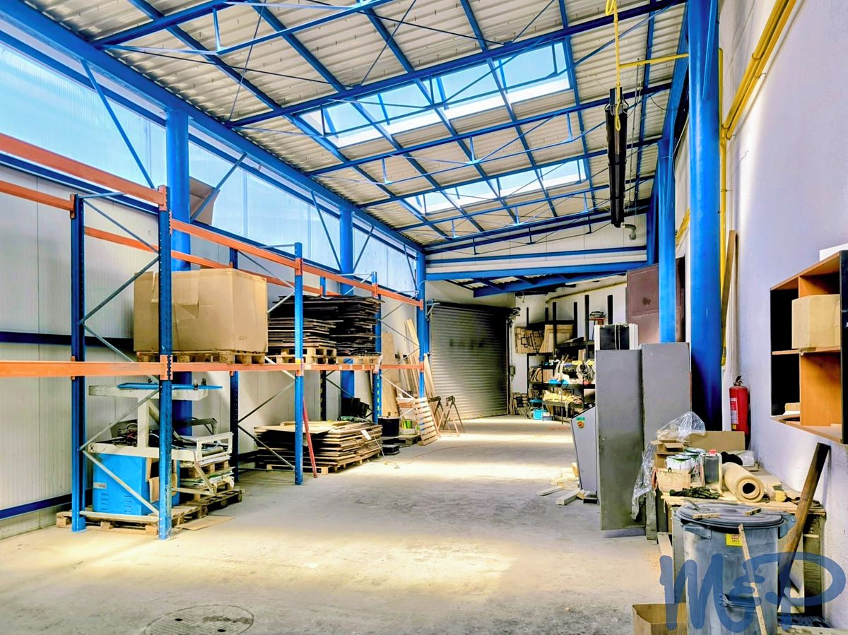 Pronájem výrobní haly, prostoru 461 m²