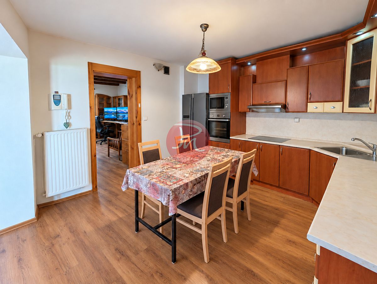 Prodej rodinného domu 340 m², pozemek 1272 m² – fotografie 3