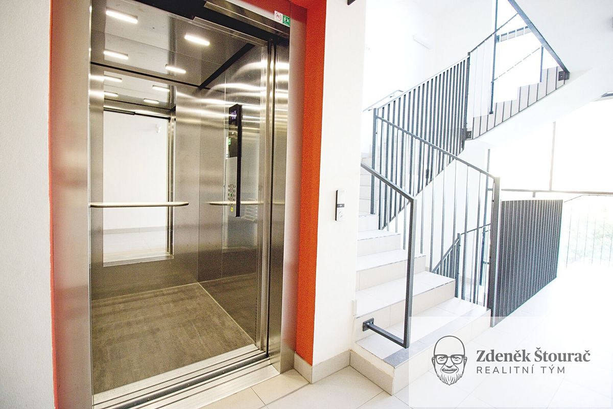 Pronájem bytu 2+kk 57 m² – fotografie 4