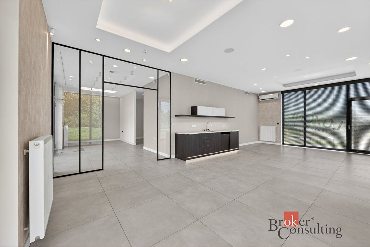 Prodej obchodního prostoru 108 m² – fotografie 2