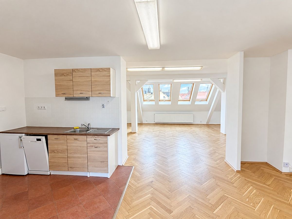 Pronájem kanceláře 150 m² – fotografie 4
